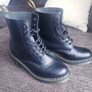 Dr Martens black 1460 WOMEN'S SMOOTH LEATHER LACE UP BOOTS